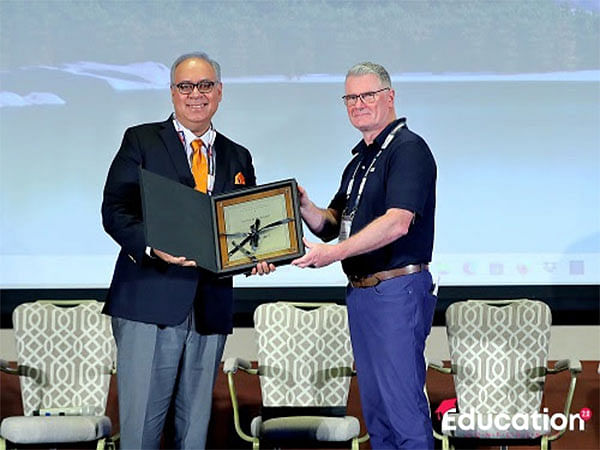 Sawan Kapoor wins Outstanding Leadership Award for the Best Career Coaching System