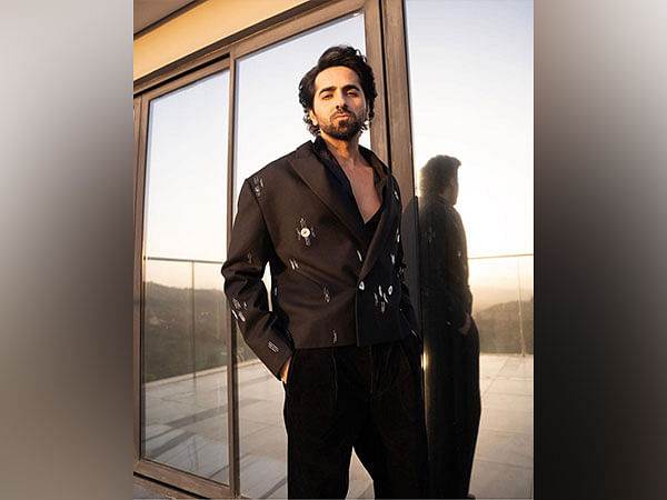Ayushmann Khurrana supports usage of electric vehicles 