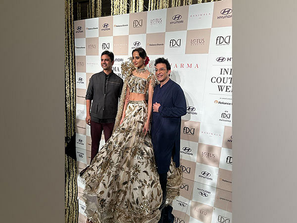  Suneet Varma displays his 'Mogra' collection at India Couture Week icw 2023