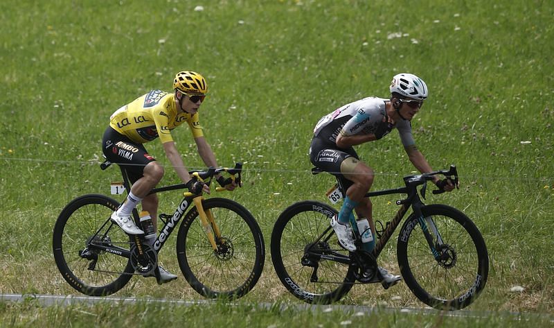 Cycling-Three of Vingegaard's team mates crash in Tour stage 15 ...