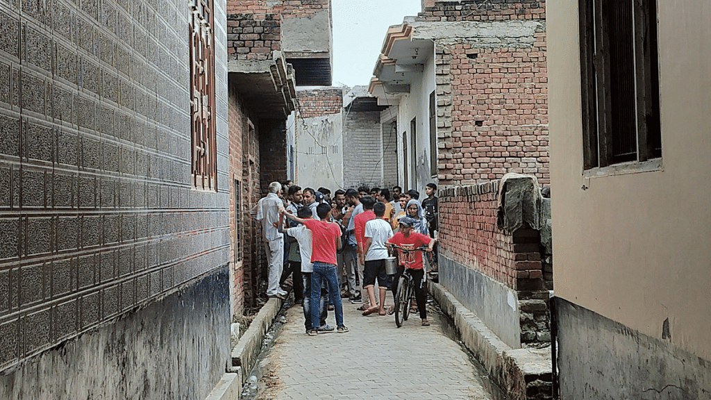 Media personnel and others gathered in front of Meena's house | Shubhangi Misra/ThePrint