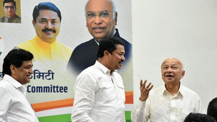 File photo of Maharashtra Pradesh Congress Committee (MPCC) President Nana Patole (centre) | Photo: ANI