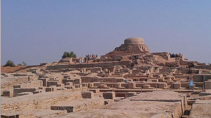 Archaeological ruins at Mohenjodaro | Commons