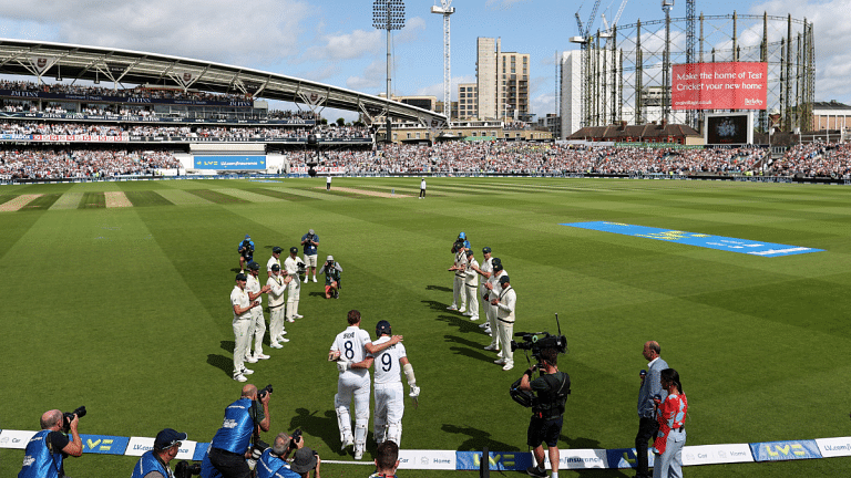 Stuart Broad gets guard of honour from Australia in final innings, scores six off last ball