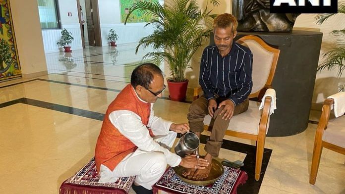 Madhya Pradesh Chief Minister Shivraj Singh Chouhan meets Dashmat Rawat and washes his feet at CM House in Bhopal | ANI Photo