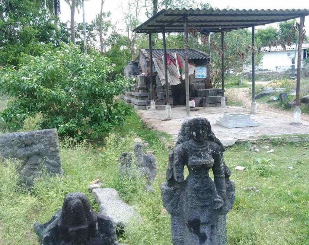 Athiswaran temple grounds 