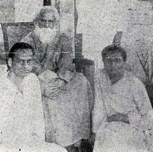 Krishnalal Shridharani (R) with Rabindranath Tagore (C) | Photo courtesy: Shridharani family