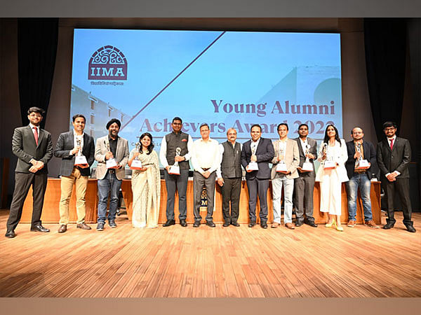 IIM, Ahmedabad felicitated their alumni Srijan Pal Singh in the Young Alumni Achievers Award