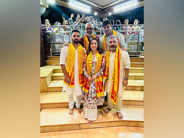 Nushrratt Bharuccha visits Mumbai's Siddhivinayak temple before 'Akelli' release