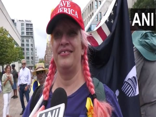 Support Trump, all political prisoners from January 6 held 