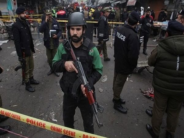 Pakistan: Levies force officer, 4 others injured in bomb attack