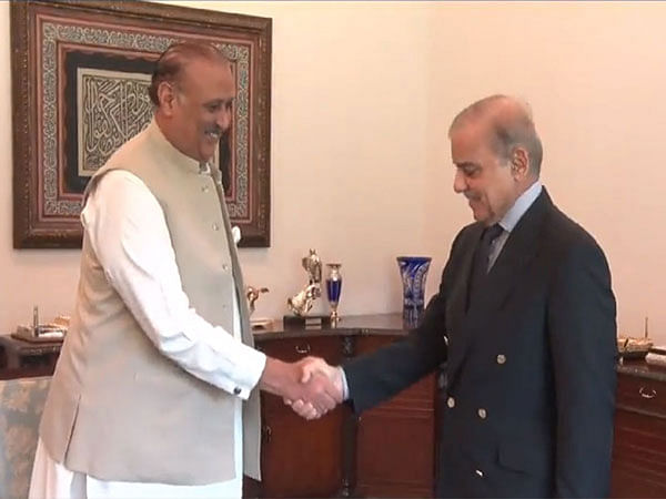 Pakistan: Shehbaz Sharif meets Leader of Opposition for discussion on caretaker PM
