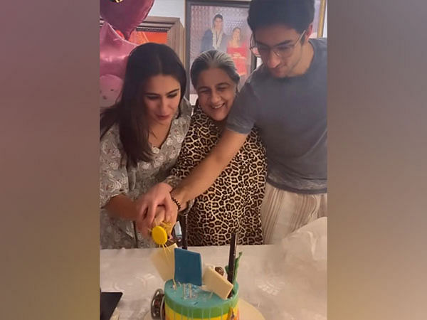 Sara Ali Khan celebrates birthday with mom Amrita Singh, brother Ibrahim