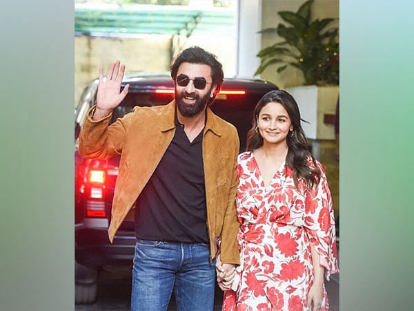 Alia Bhatt reveals Ranbir Kapoor makes her “wipe off” her lipstick, users call him “red flag”