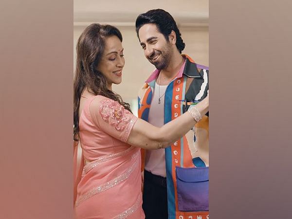 Watch: 'Dream Girl' Hema Malini meets 'New Dream Girl' Ayushmann Khurrana