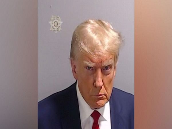 US: Donald Trump's mug shot released by Fulton County Sheriff’s Office ...