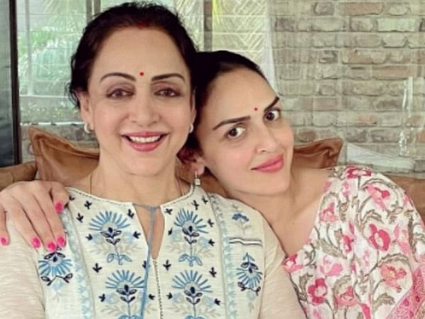 Hema Malini greets Esha Deol for her movie 'Ek Duaa' gets special mention at 69th National Awards