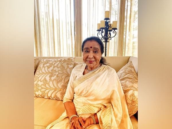 Asha Bhosle lends voice to song in Anshuman Jha's film  'Hari-Om' 