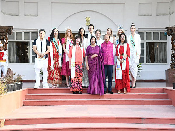 Miss World Karolina Bielawska meets Delhi LG, see pics  