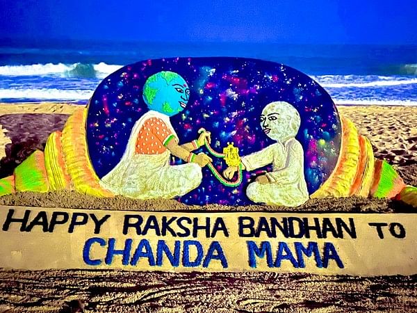 On Raksha Bandhan, sand artist Sudarshan Pattnaik creates touching tribute to Chandrayaan-3