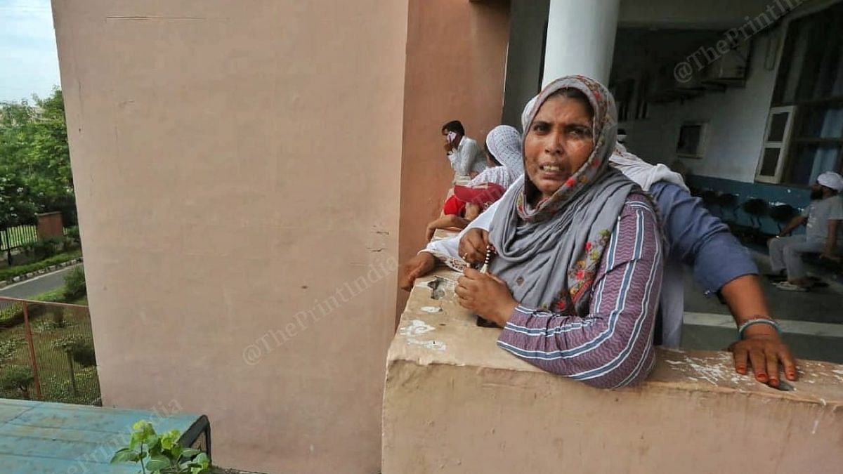 Ajiman praying outside district court | Praveen Jain | ThePrint