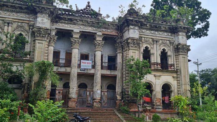 'Teacher's House', a forgotten Hindu Haveli in Bangladesh's Kolakopa village | Photo: Deep Halder