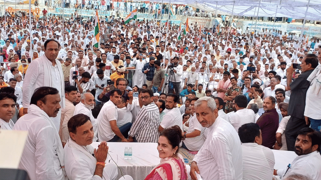 Senior Congress leader Randeep Singh Surjewala (sitting with hands folded) at Jan Aakrosh demonstration in Kaithal | Twitter | @rssurjewala