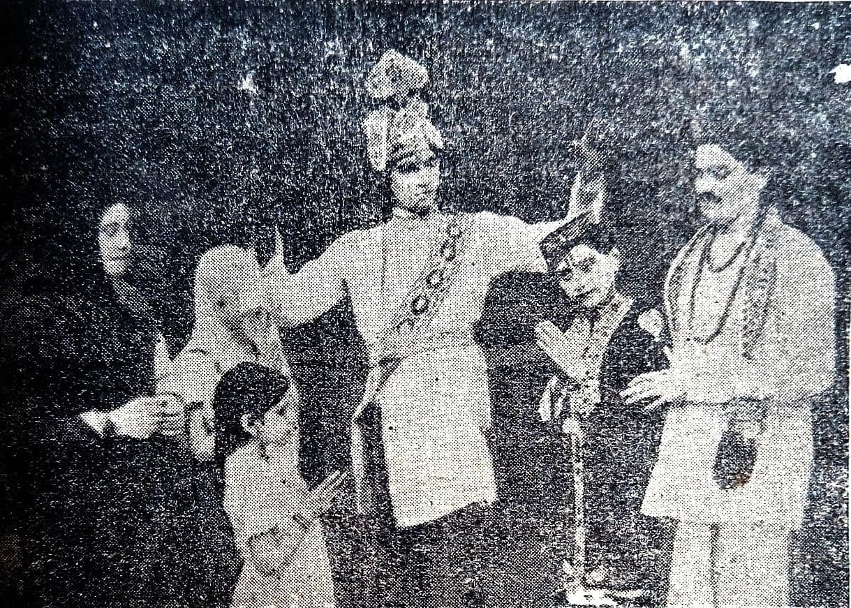 Kanjibhai Rathod (extreme right) as Narsinh Mehta | Special arrangement