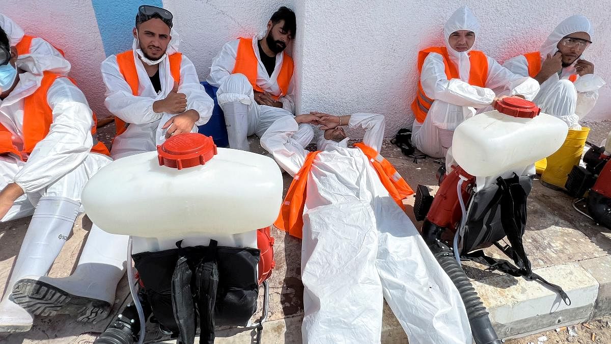 Flood survivors in Libya refuse to leave despite water shortage in fear ...