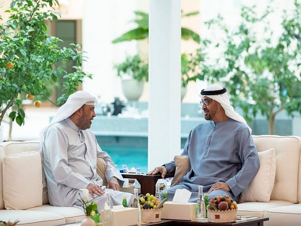 رئيس دولة الإمارات العربية المتحدة يستقبل نائب رئيس مجلس الوزراء وزير الدفاع الكويتي