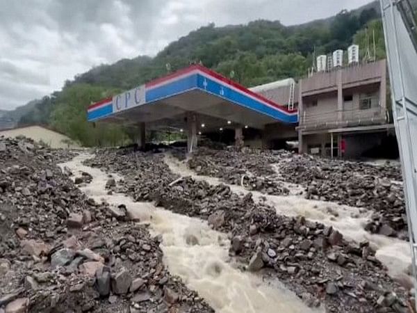 Typhoon Haikui makes landfall in Taiwan; 2 injured, thousands left without power 