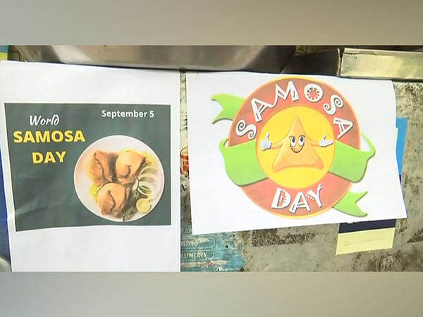 People enjoy samosa on 'World Samosa Day' in Lucknow