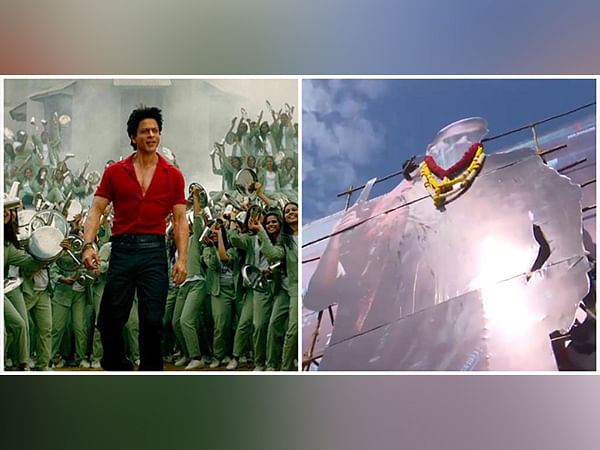 ‘Jawan’: SRK fans in Chennai offer milk to King Khan’s poster, dances on dhol beats 