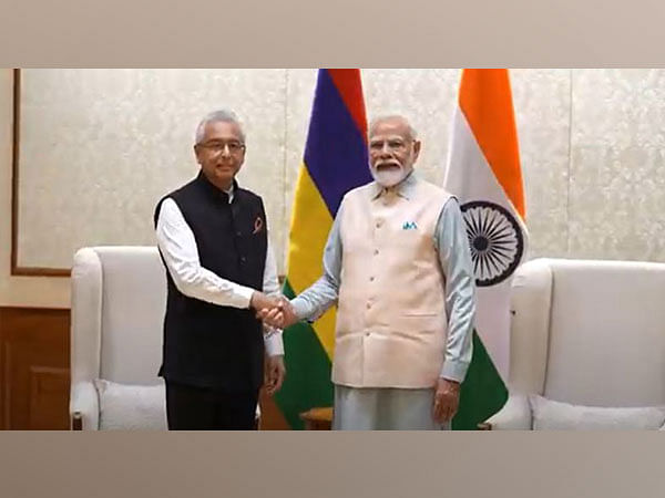 PM Modi Holds Bilateral Meeting With His Mauritius Counterpart Pravind ...