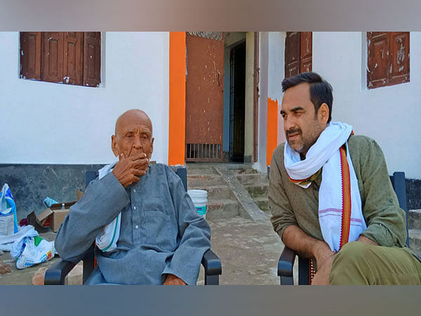 Pankaj Tripathi inaugurates library in his village in memory of his late father 