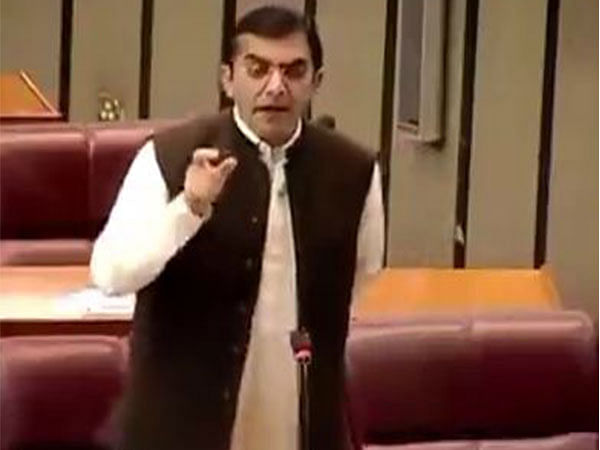 Pak ex-MNA Dawar raises concern over crackdown on vulnerable Afghan refugees in Karachi