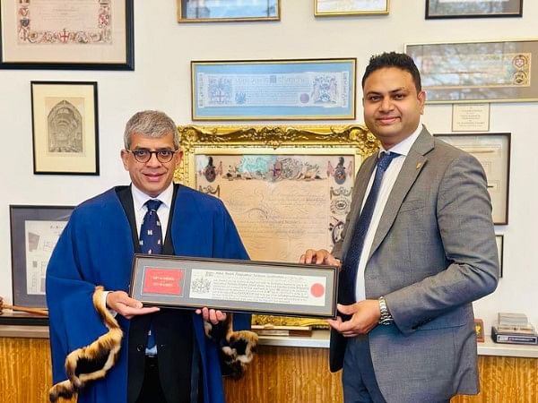 Dr Abdul Basit Syed Frsa honoured with prestigious 'Freedom of the City of London' Award