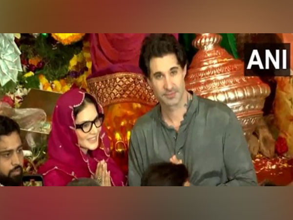 Sunny Leone, Daniel Weber offer prayers at Mumbai's Lalbaugcha Raja