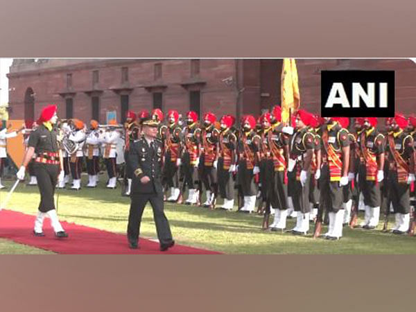 South Korean Chief of Staff Park Jeong-Hwan receives guard of honour in New Delhi