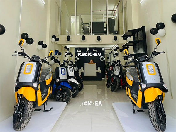 Yamaha deals showroom airoli