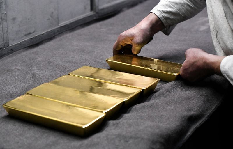 Gold dips as Fed's Powell stays hawkish after holding rates