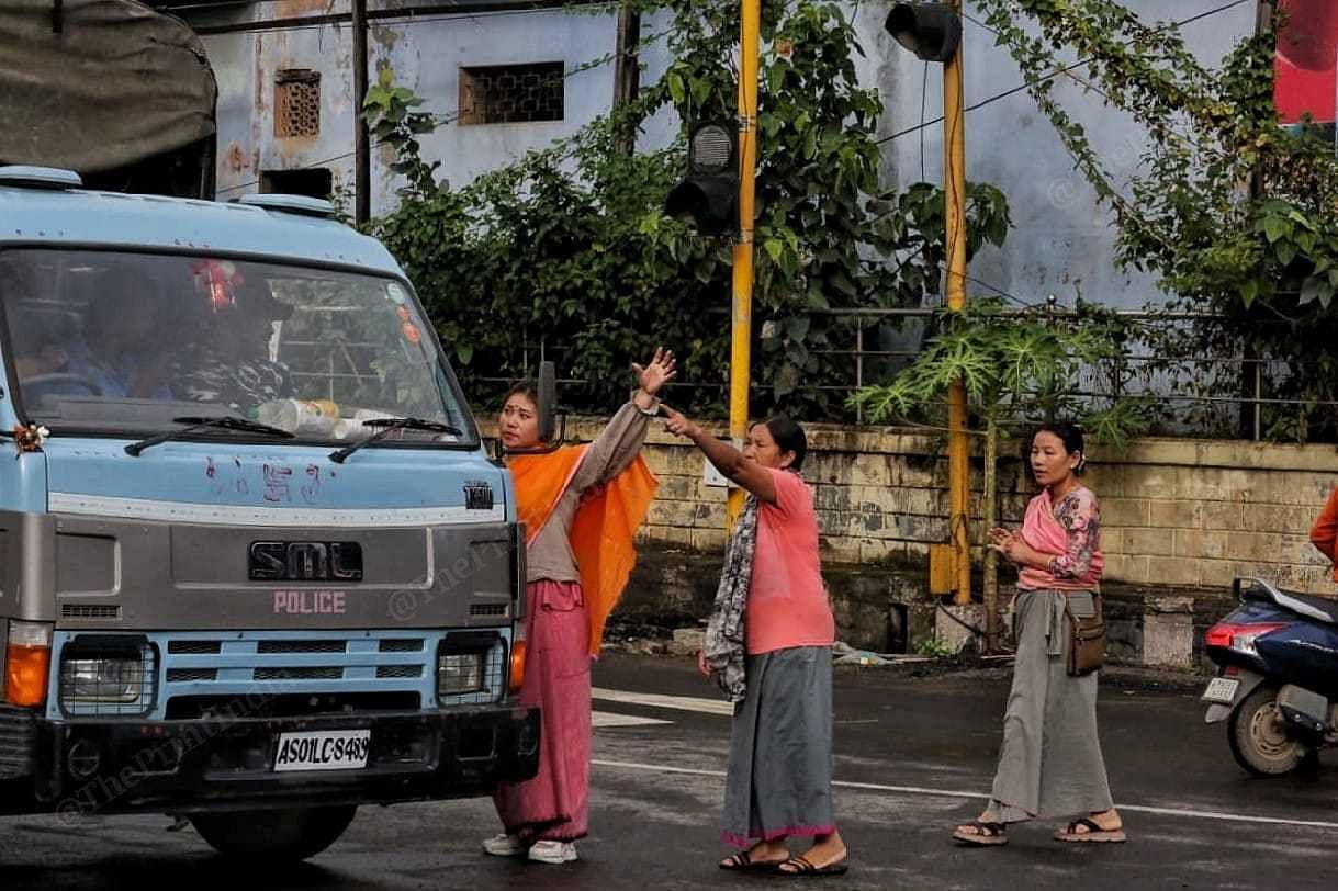 Meira Paibis speak with CRPF personnel seated inside a van in Imphal | Praveen Jain | ThePrint