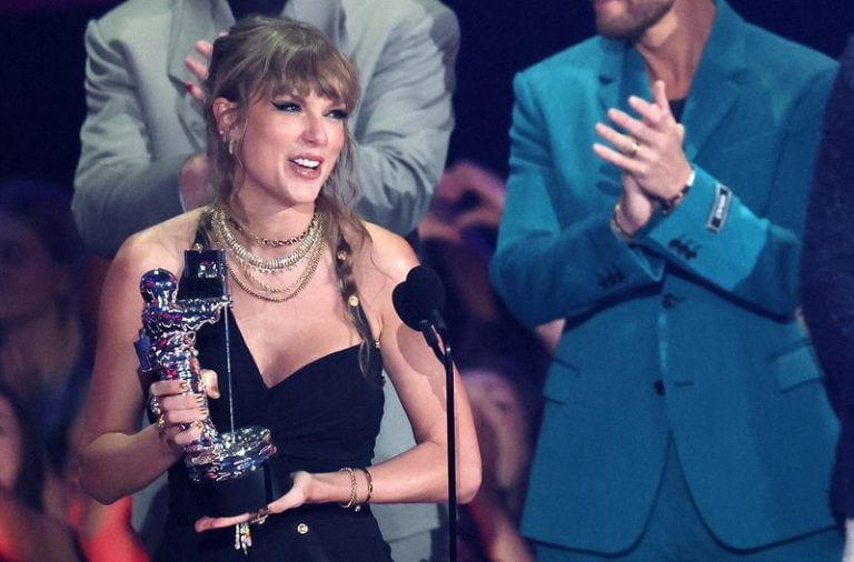 Taylor Swift wins top honor at MTV’s Video Music Awards