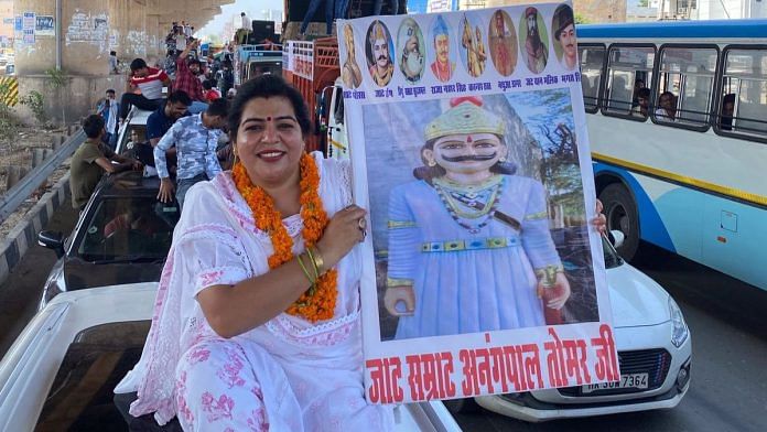 From Jats, Rajputs to Gurjars everyone is claiming Anangpal Tomar's legacy. Women holding a flex of Tomar in a rally in Palwal last month | Photo: Special Arrangement