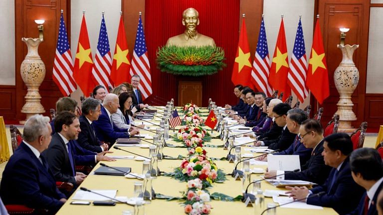 Top US, Vietnam chipmakers, tech & aviation giants hold business summit during Biden visit