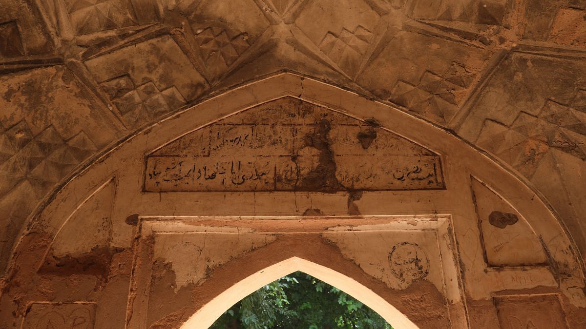 The calligraphy and motifs inside the small mosque in Lodhi Gardens before restoration | Jibin George, Unfold Delhi