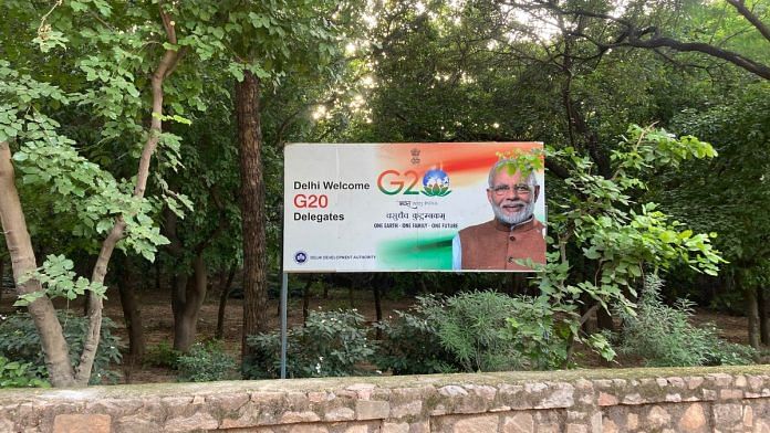 Signage welcoming G20 delegates at Mehrauli Archaeological Park | Vandana Menon, ThePrint