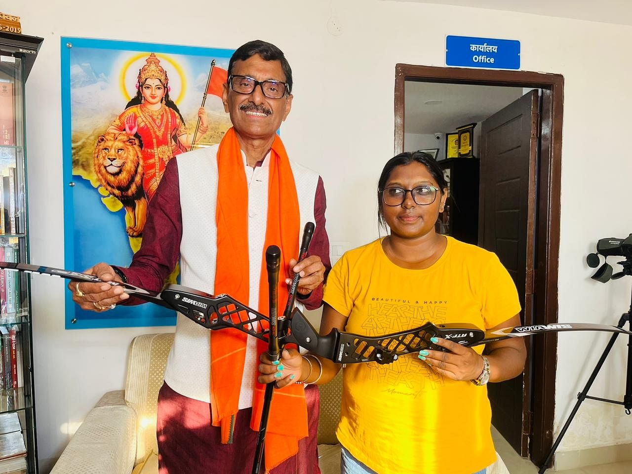 Ranchi MP Sanjay Seth presents bow to archer Dipti Kumari | By Special Arrangement