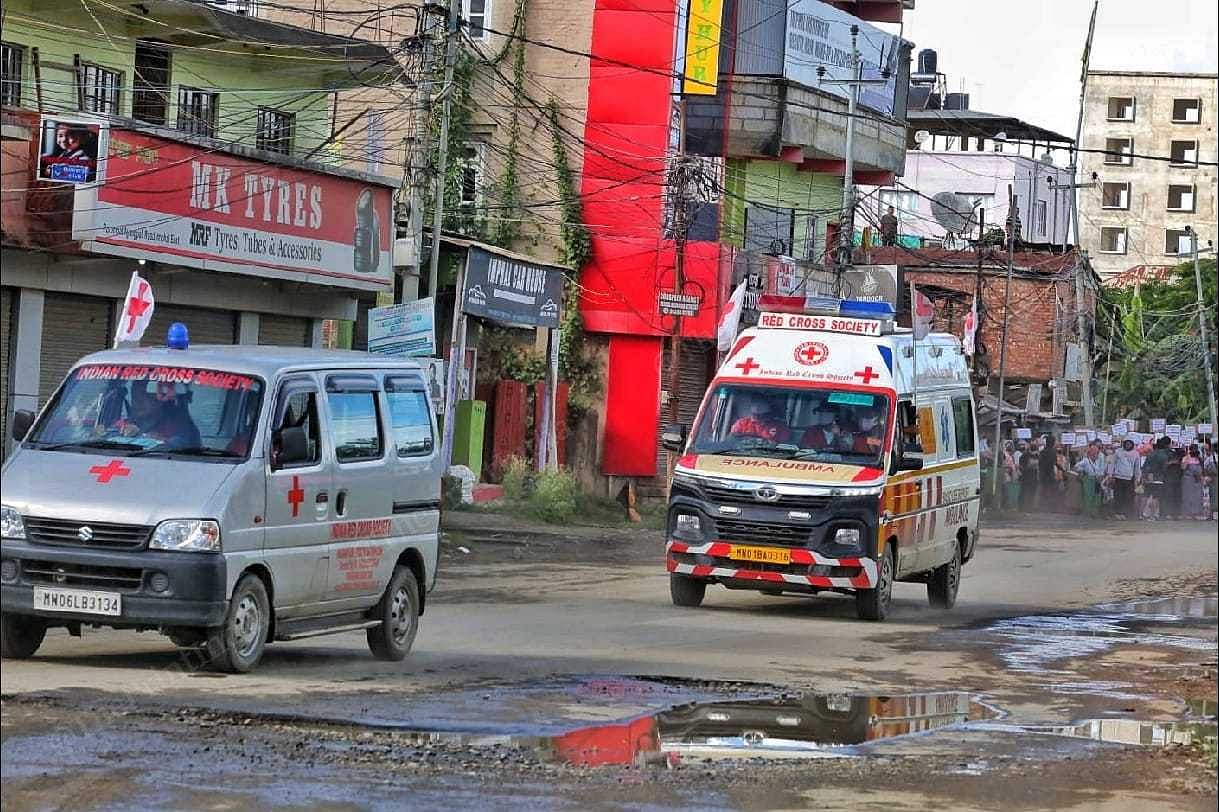 An ambulance carrying those injured in the protest | Photo: Praveen Jain |ThePint