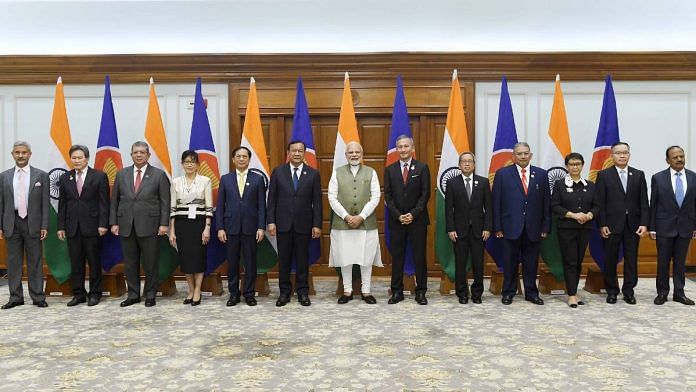 Prime Minister Narendra Modi with foreign ministers of the 10 nations of ASEAN in 2022| Photo: X/@narendramodi